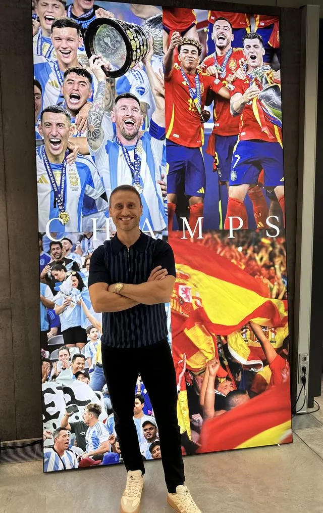 Me in front of a mural of Argentina celebrating the World Cup